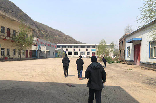 空壓機(jī)余熱回收系統(tǒng)：廣眾工程師勘察客戶現(xiàn)場(chǎng)