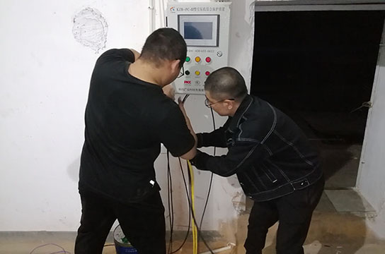 廣眾技術(shù)人員連夜安裝空壓機綜合保護(hù)裝置 以滿足客戶需求